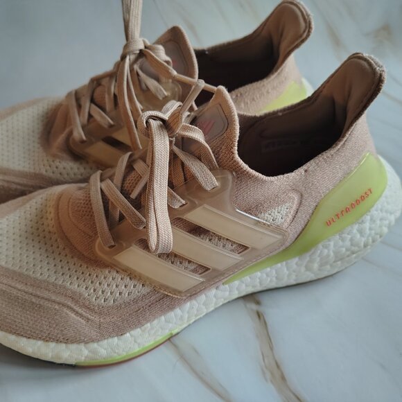 Women's Adidas Ultraboost size 7.5 - Picture 3 of 4